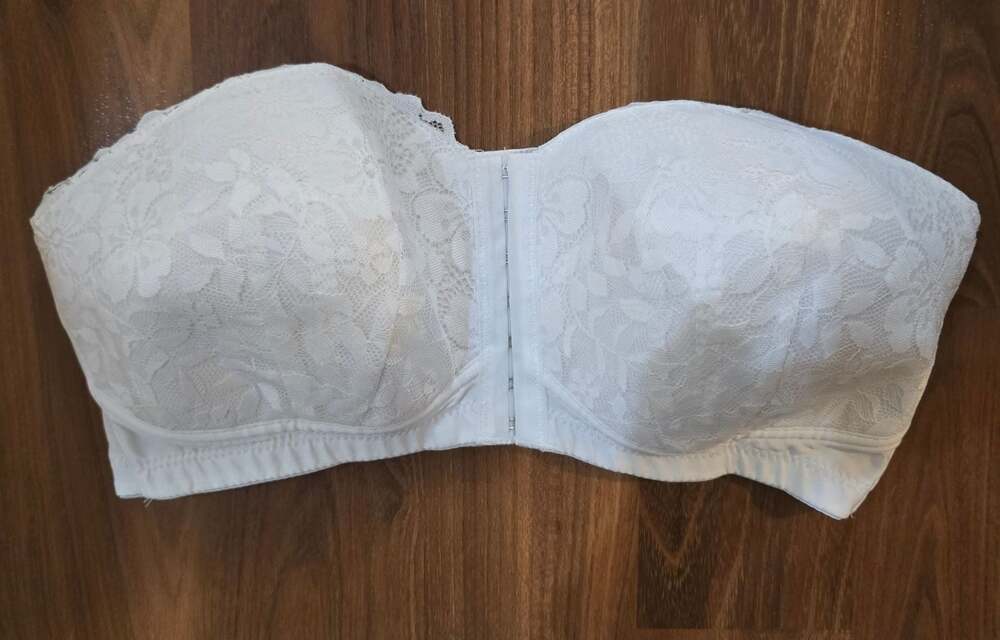 White Lace Strapless Front Buckle Bra Size XL